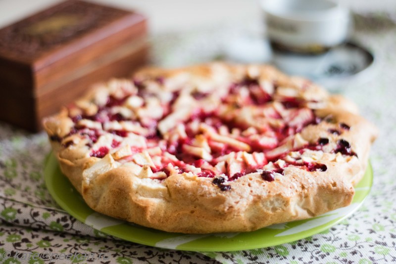 Пирог с брусникой