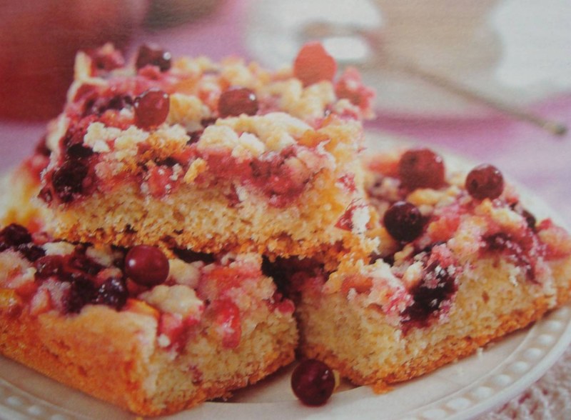Пирог с клюквой и яблоками