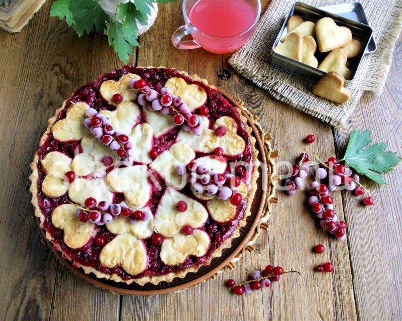 Украсить пирог с брусникой