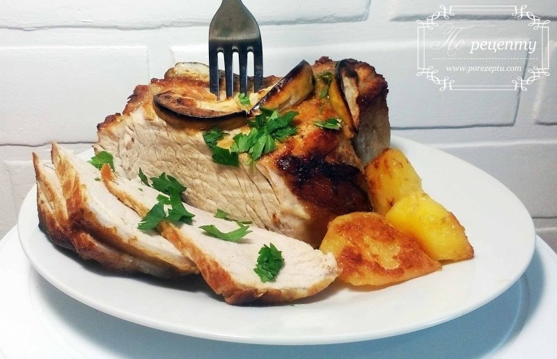 Свиная корейка в духовке с картошкой