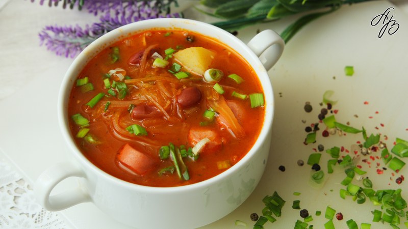 Солянка с охотничьими колбасками