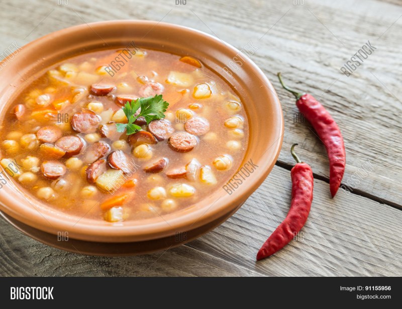 Фасолевый суп с охотничьими колбасками