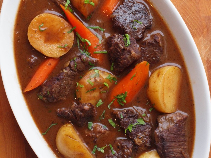 Говядина тушеная с овощами