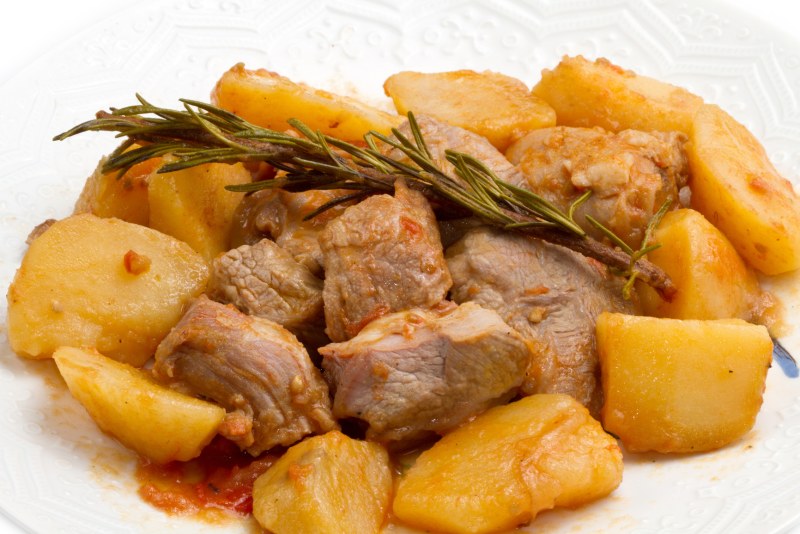 Тушоная картошка смясом