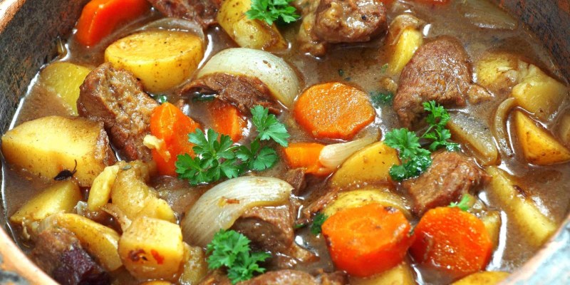 Тушёная картошка с мясом в казане