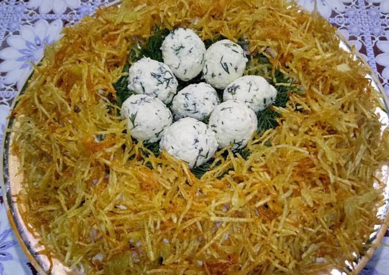 Салат с картошкой фри гнездо глухаря