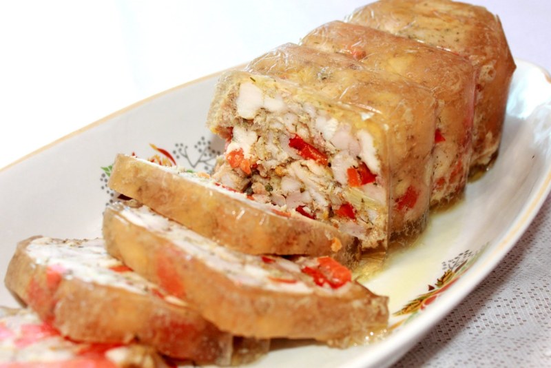 Куриный рулет с болгарским перцем