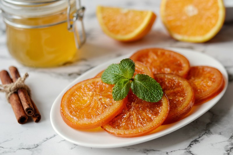 Карамелизированные дольки апельсина
