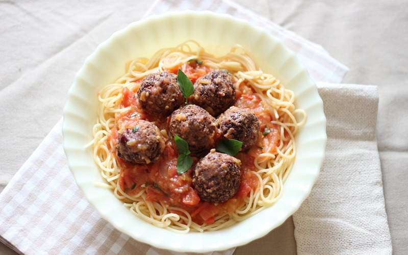 Макароны гнезда в духовке с курицей