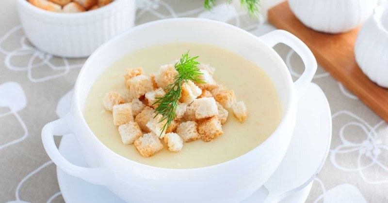Суп-пюре картофельный с курицей и гренками