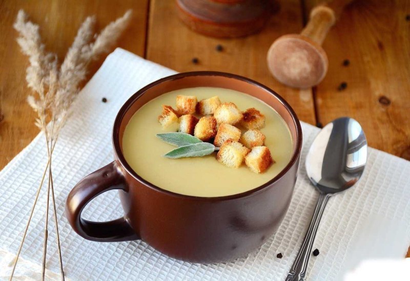 Суп-пюре из картофеля с гренками