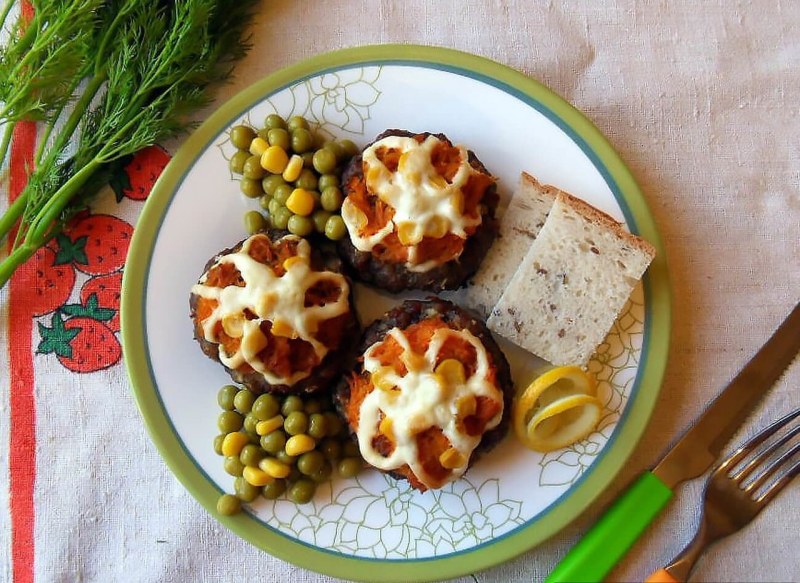 Мясные корзиночки с яйцом