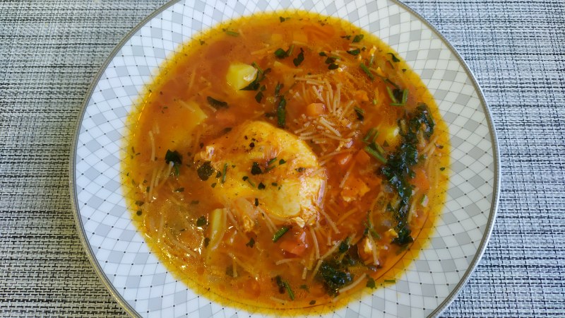 Суп с жареной вермишелью и курицей