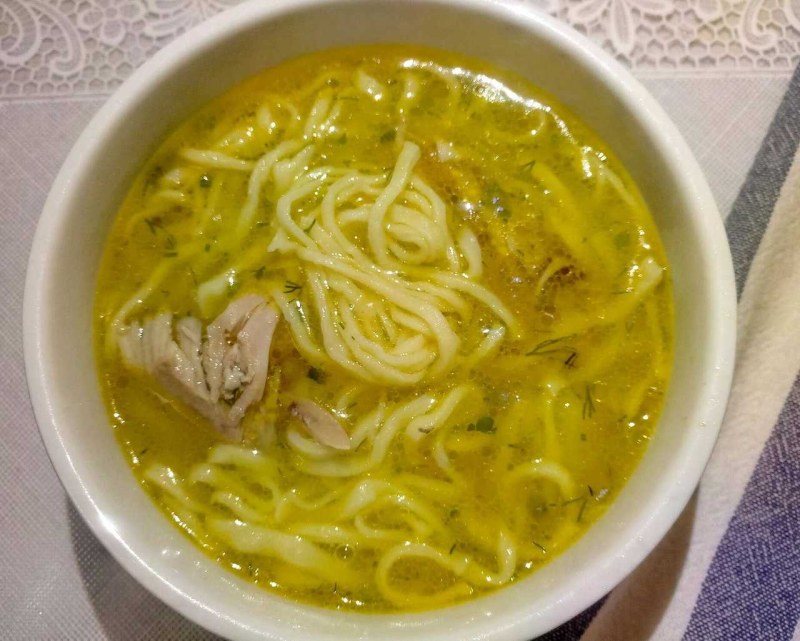 Сырный суп с копчеными колбасками