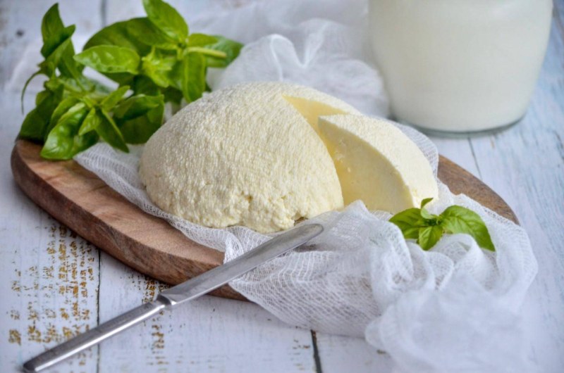 Сыр брынза из коровьего молока