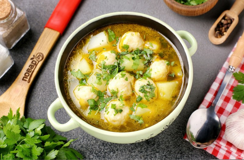 Суп с копченой курицей и плавленным сыром