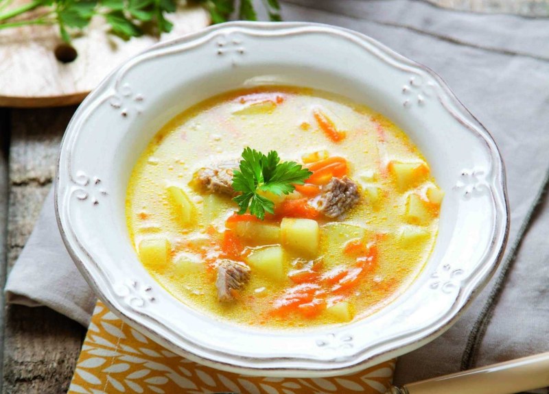 Картофельный суп с тушенкой