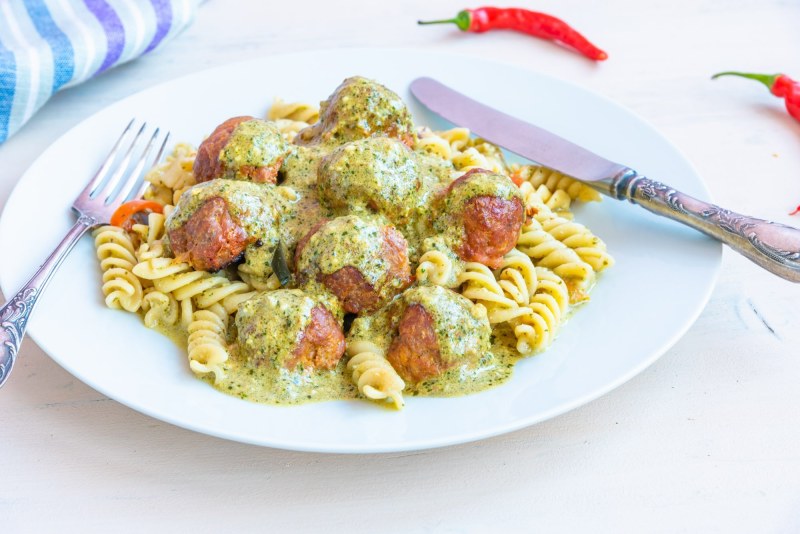 Макароны с фрикадельками
