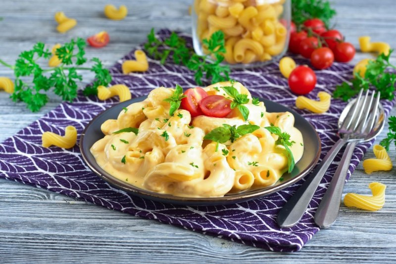 Макароны с сыром на сковороде