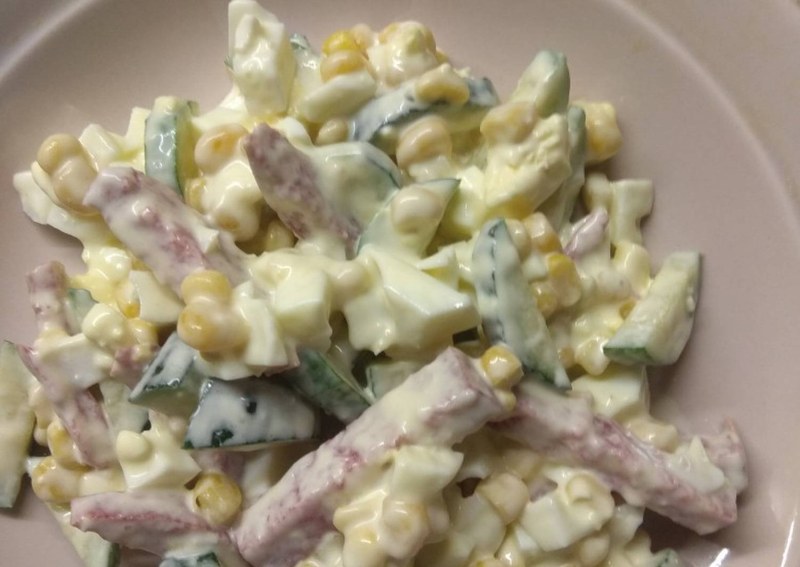 Салат колбаса кукуруза огурец