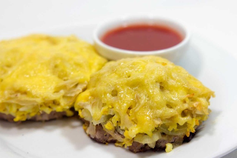 Стожки из фарша в духовке с картошкой и сыром