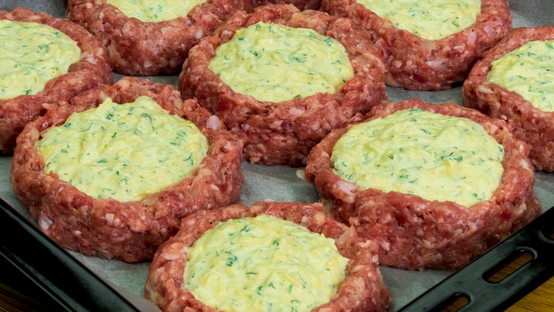 Стожки из фарша в духовке с грибами