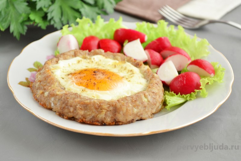 Мясные гнёзда из фарша с начинкой