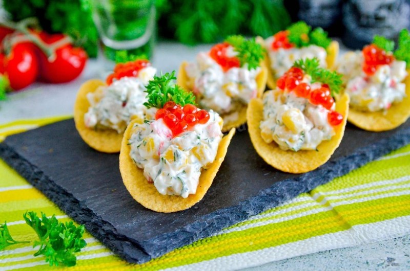 Закуска на чипсах