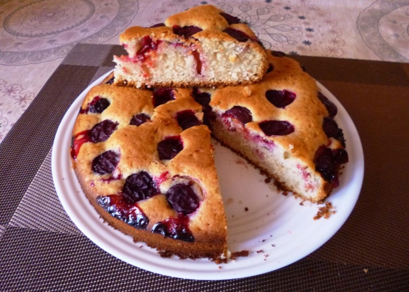 Пирог со сливой