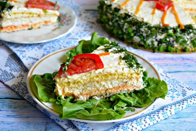 Вафельный торт закусочный с консервой рыбной