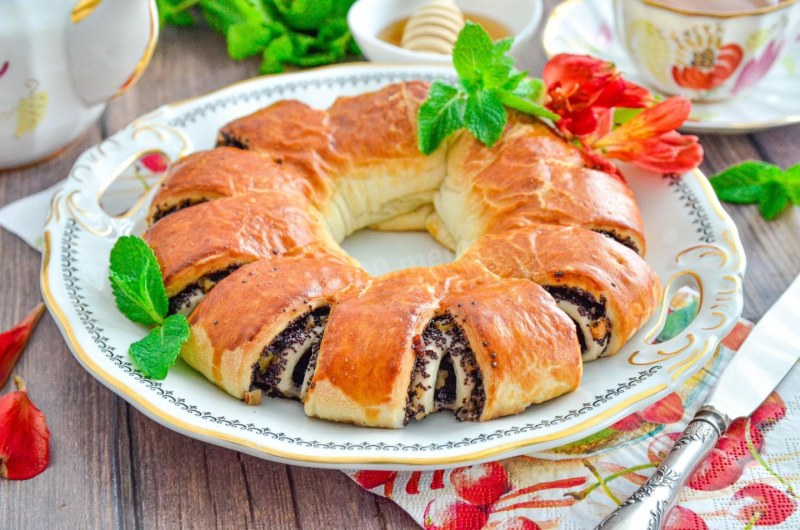 Рогалики с маком из дрожжевого теста