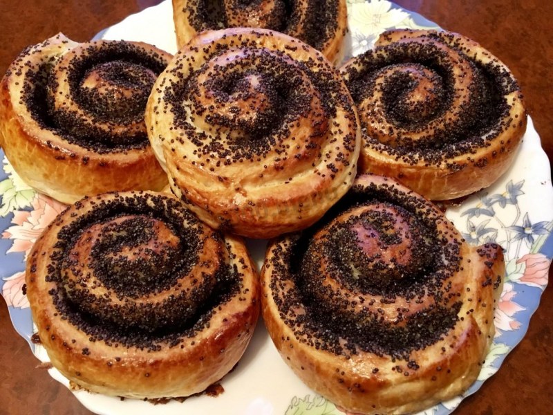 Булочка рулет с маком