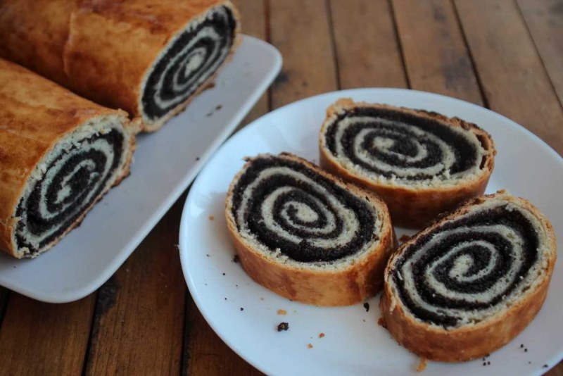 Сочные булочки с маком