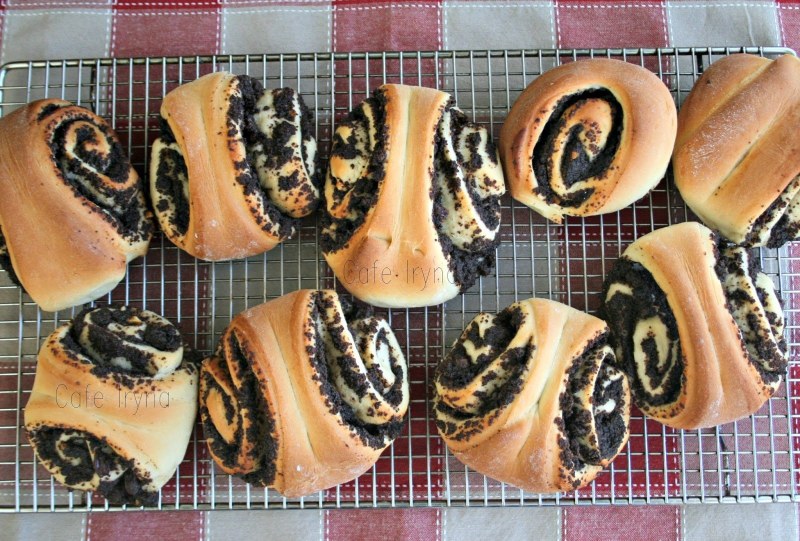 Плюшка с маком