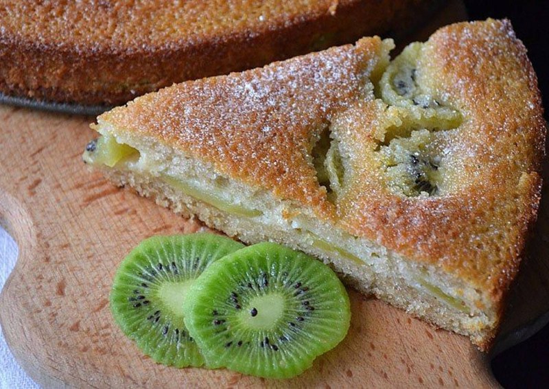 Пирог с яблоками на кефире