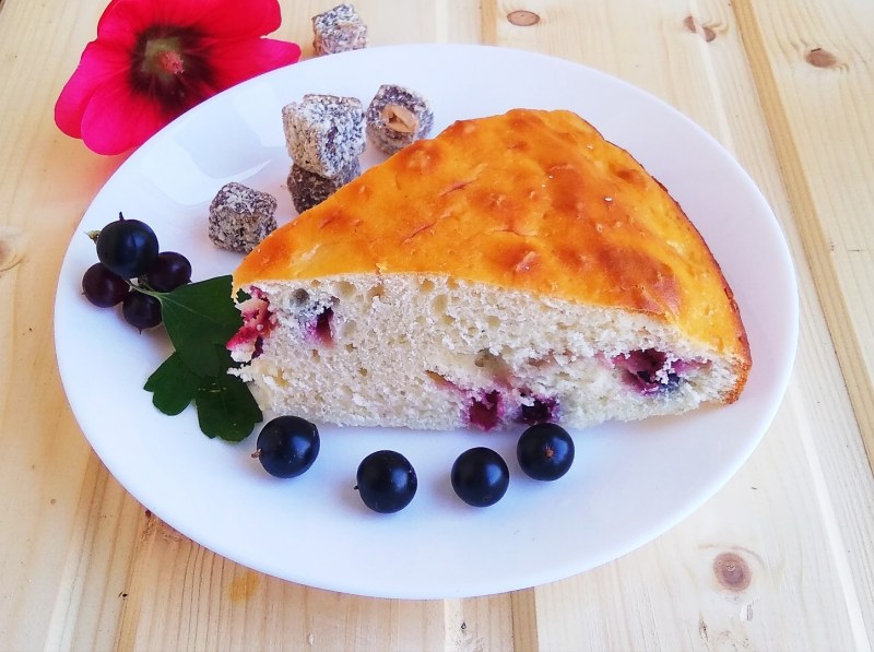 Шарлотка с вареньем