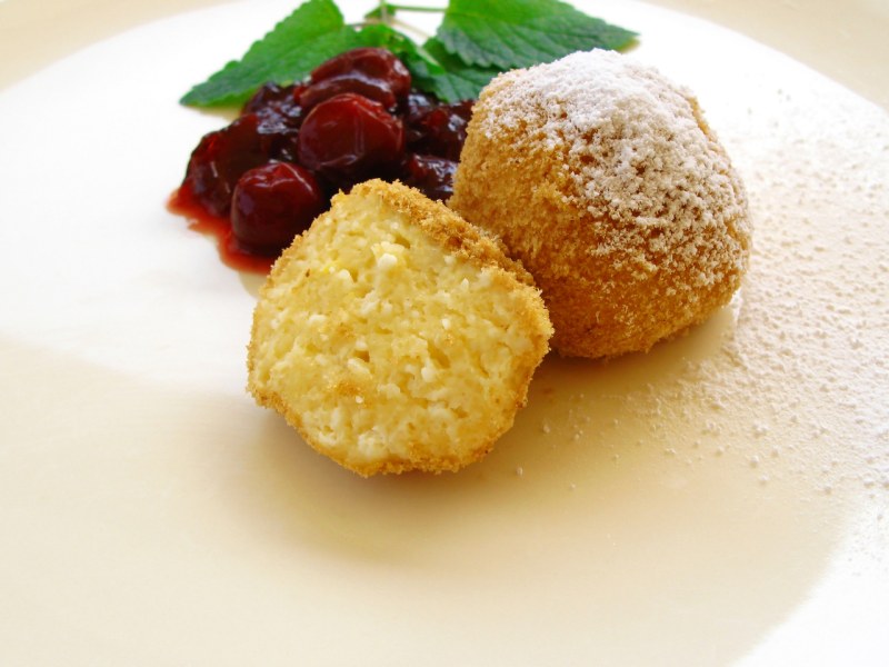 Вареники с клубникой