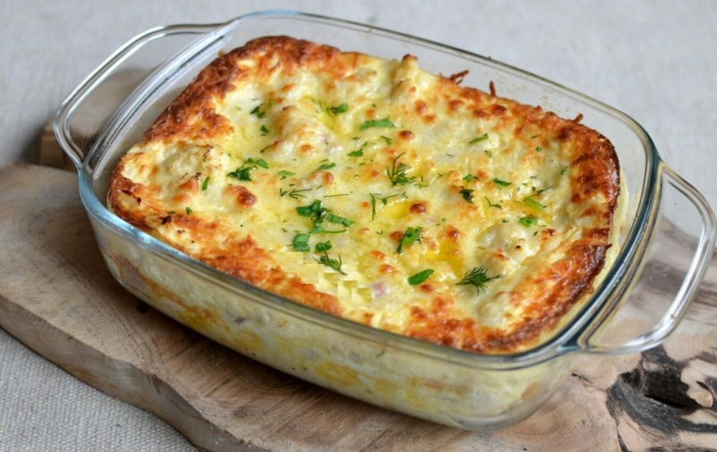 Запеканка из макарон с курицей и помидорами