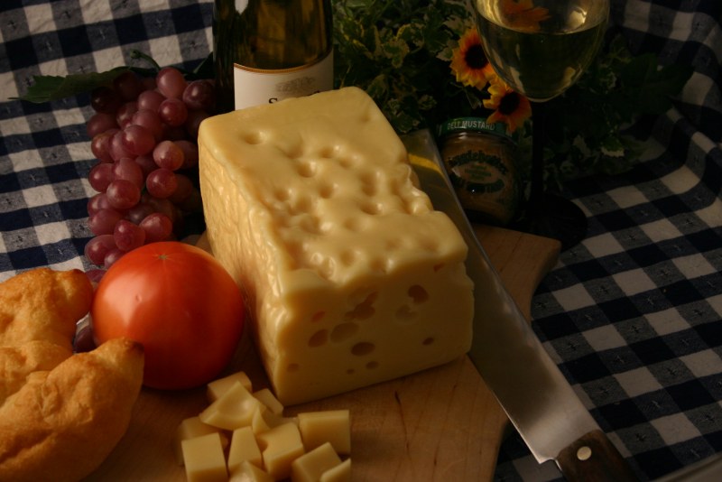 Швейцарский сыр и шоколад