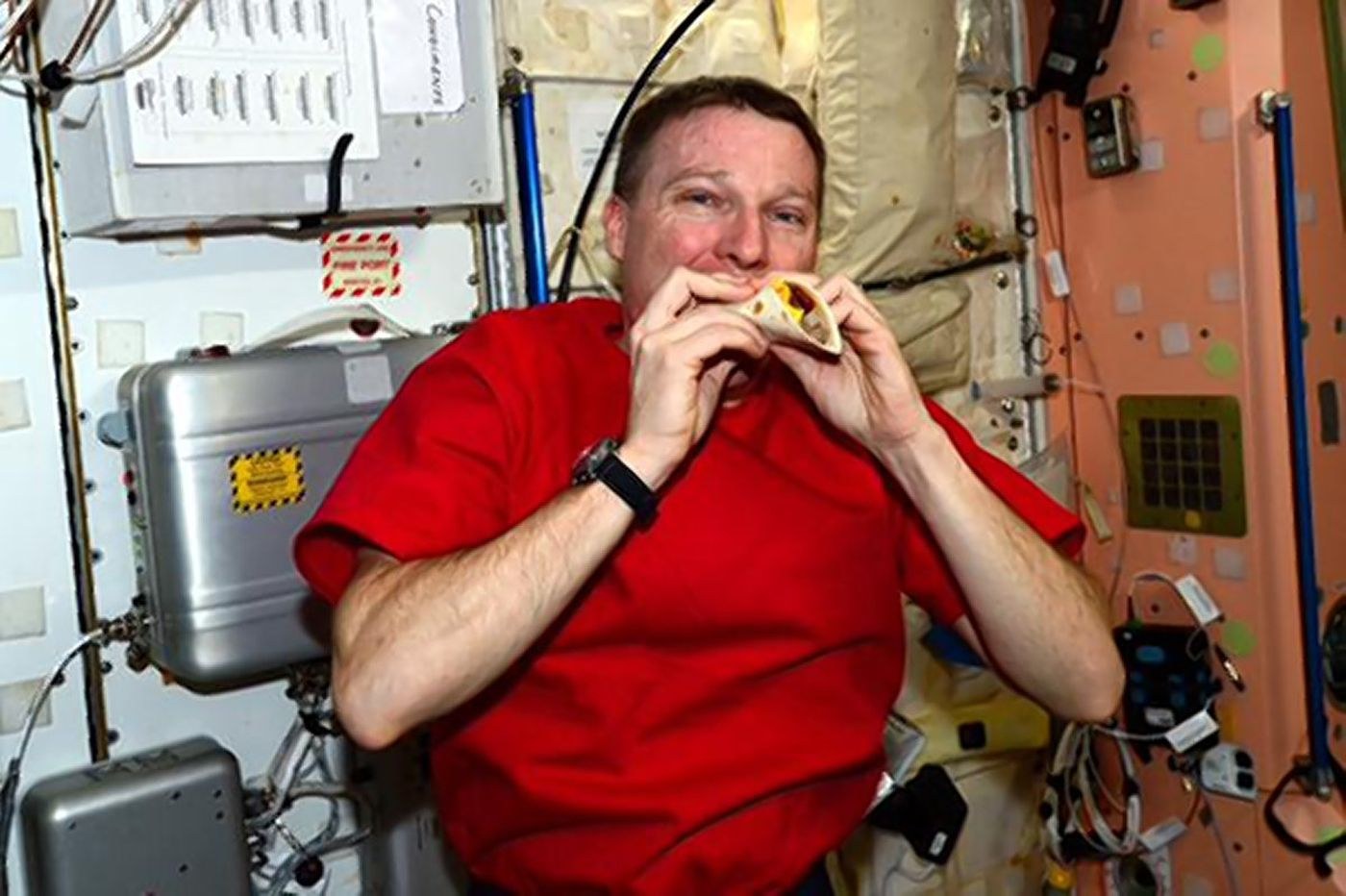 Питание космонавтов в космосе. Космическая еда. Еда Космонавтов в космосе. Что едят космонавты.