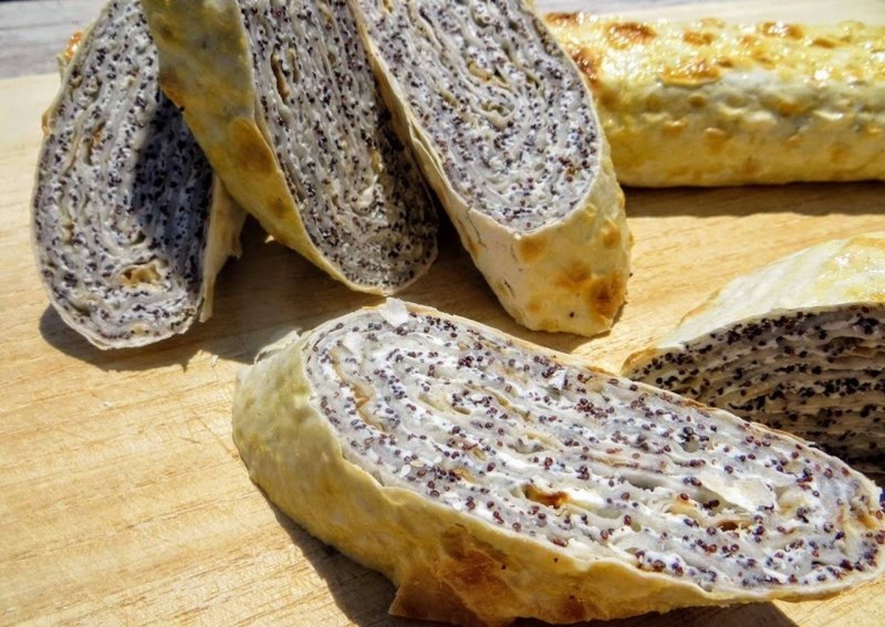 Маковый рулет из лаваша с творогом