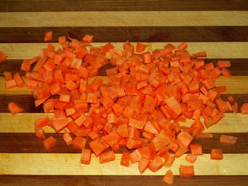 Морковь нарезанная кубиками