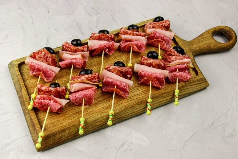 Канапе с креветками и оливками