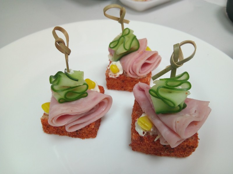 Канапе с ветчиной и сыром