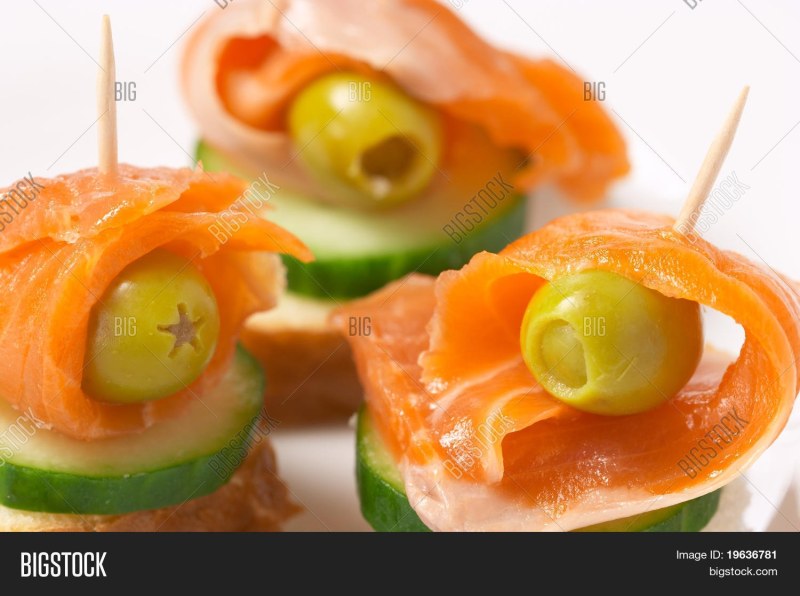 Канапешки на шпажках с красной рыбой