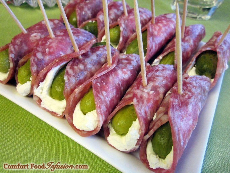 Канапе с бужениной и корнишонами