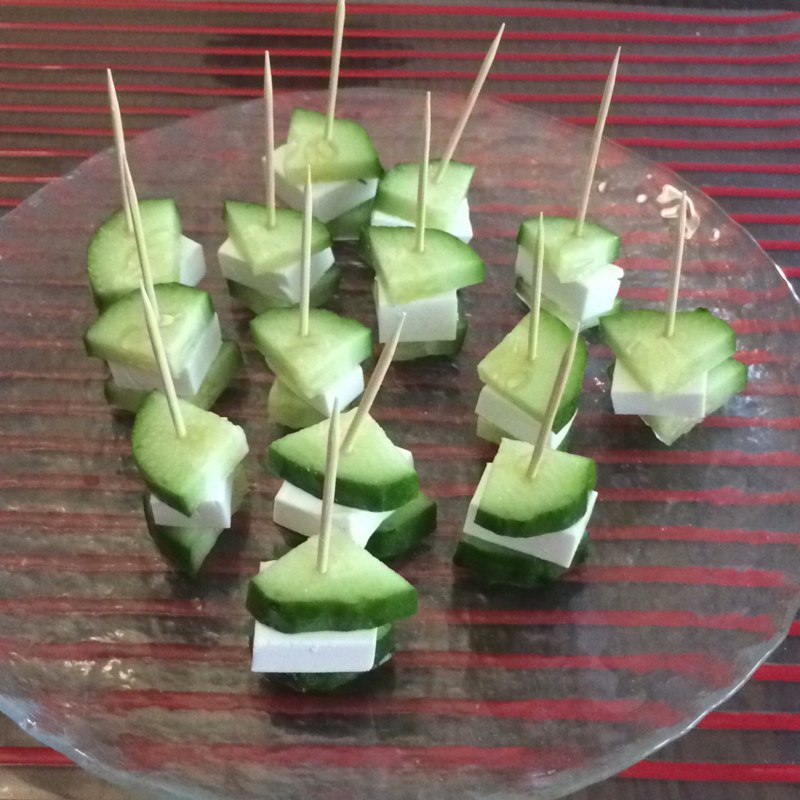 Канапе с огурцом