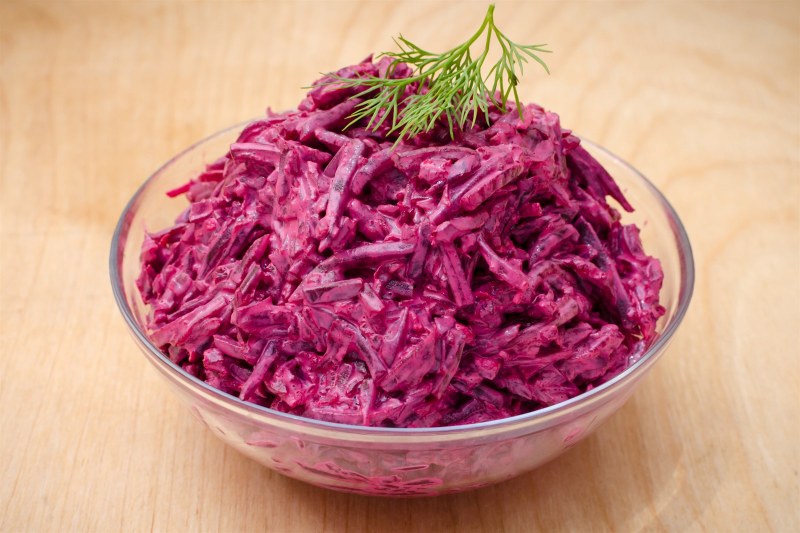 Салат свекла с чесноком