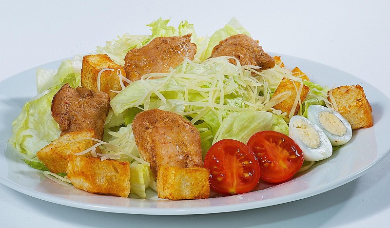 Порция 160 гр Цезарь с курицей как выглядит