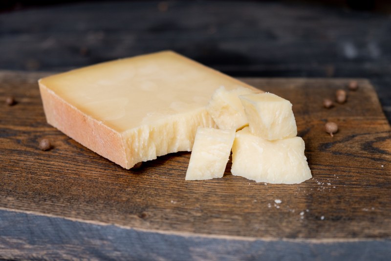 Сыр le Gruyere Switzerland